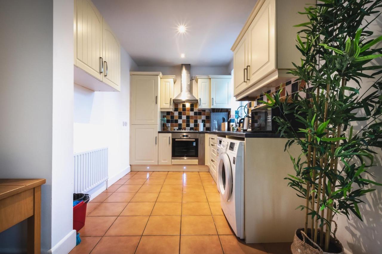 סאות'המפטון Accessible 3-Bedroom Bungalow With Patio +Driveway מראה חיצוני תמונה