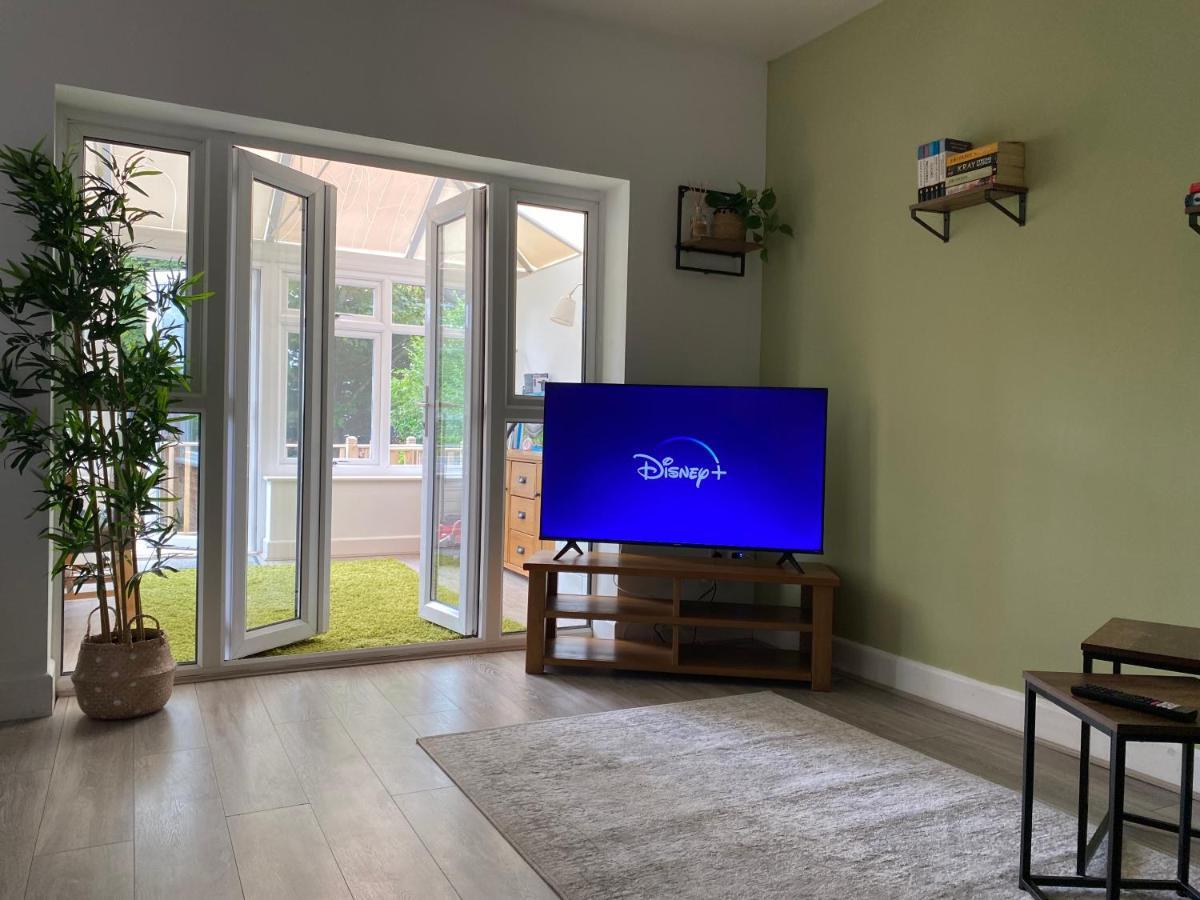 סאות'המפטון Accessible 3-Bedroom Bungalow With Patio +Driveway מראה חיצוני תמונה